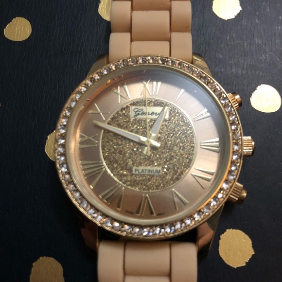 Rose gold watch - Picture 1 of 3